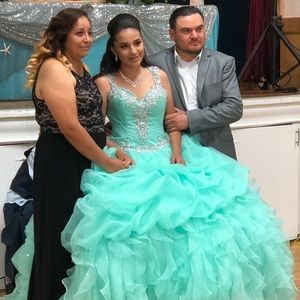 Meet your Posher, Claudia